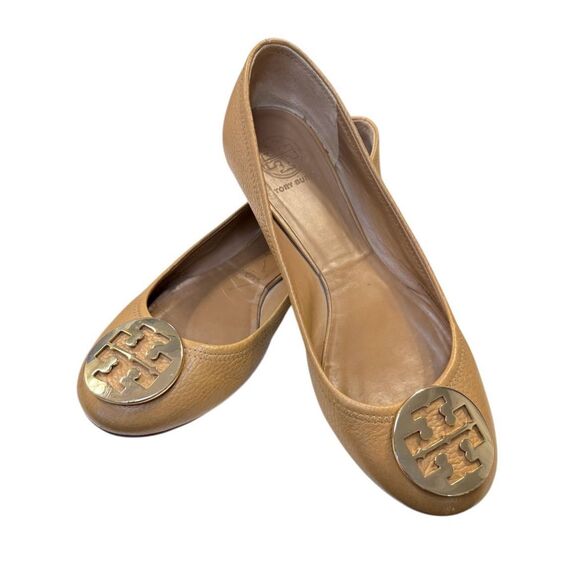 Tory Burch Classic Flats Size 9.5 Tan Gold Medallion Comfortable - Picture 3 of 14